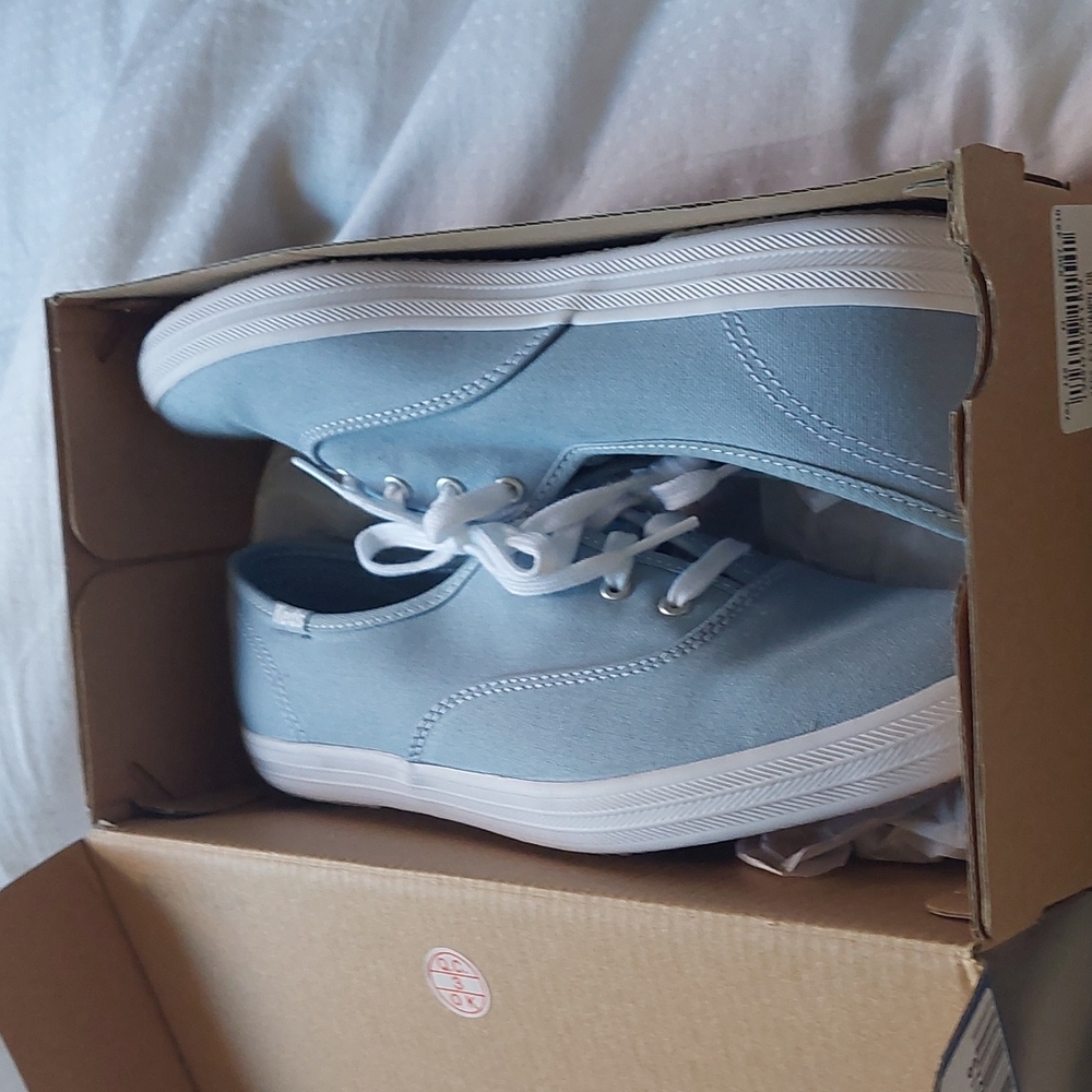 Shoes - Picture 4 of 4